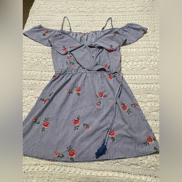 hint of blush Dresses & Skirts - Hint of Blush Dress off the shoulder,